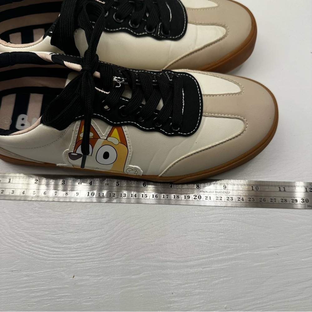 BLUEY Cartoon sneakers Bluey on 1 shoe and Bingo on the other runs large (9) - Picture 7 of 9